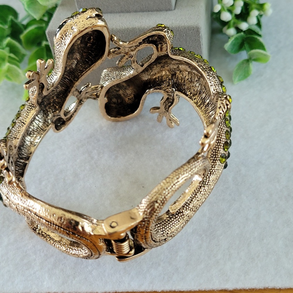 Green Rhinestone Gecko Hinged Cuff Bracelet Gold Tone Figural Statement - Picture 9 of 12
